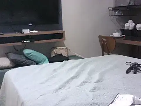 Snapshot of pornstarbrezillian chatting on February 6, 10:43 pm pornstarbrezillian online show from February 6, 10:43 pm