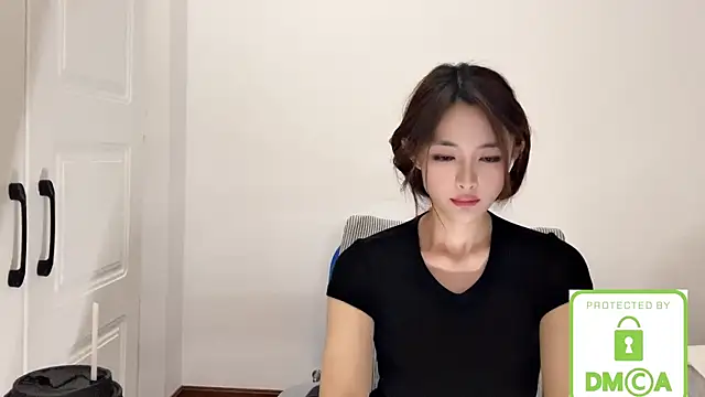 Snapshot of SarahYang chatting on August 3, 9:15 am SarahYang online show from August 3, 9:15 am