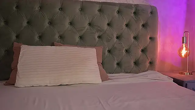 Snapshot of LucyWilow chatting on May 5, 4:31 am LucyWilow online show from May 5, 4:31 am