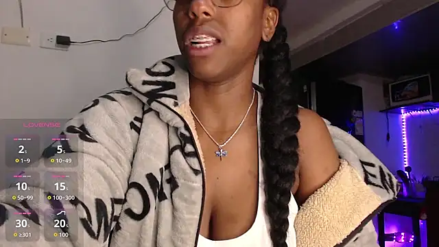 Snapshot of CoccoBele69 chatting on February 11, 4:50 am CoccoBele69 online show from February 11, 4:50 am