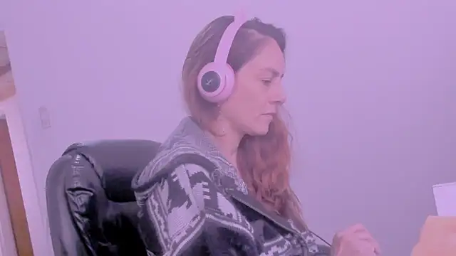 jessiburningheels online show from April 15, 11:39 am