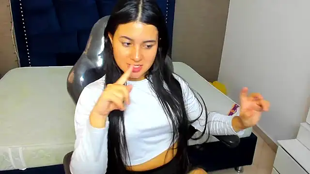 MaiteFlores online show from April 15, 3:30 pm