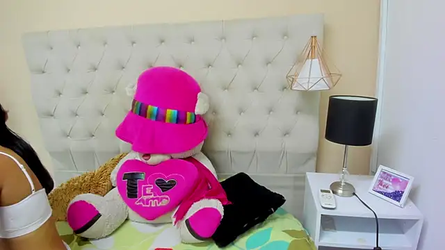 Snapshot of Little_Helen chatting on January 21, 1:22 pm Little Helen online show from January 21, 1:22 pm