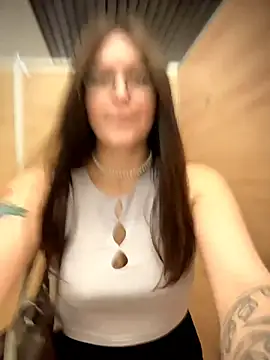 Snapshot of meow_girl chatting on July 4, 2:01 pm meow girl online show from July 4, 2:01 pm