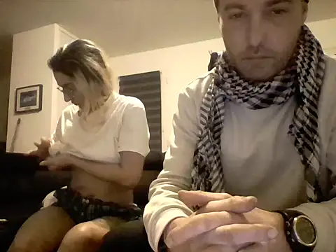 Snapshot of zil56 chatting on February 11, 7:41 pm zil56 online show from February 11, 7:41 pm