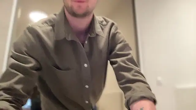 Snapshot of cute_mark chatting on June 16, 6:32 pm cute mark online show from June 16, 6:32 pm