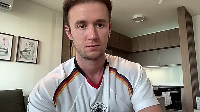 Snapshot of cute_mark chatting on July 18, 8:18 am cute mark online show from July 18, 8:18 am
