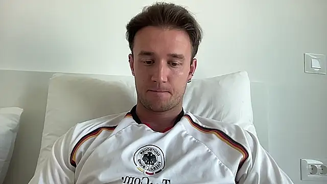 Snapshot of cute_mark chatting on July 30, 11:42 am cute mark online show from July 30, 11:42 am