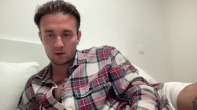 Snapshot of cute_mark chatting on July 31, 7:24 pm cute mark online show from July 31, 7:24 pm