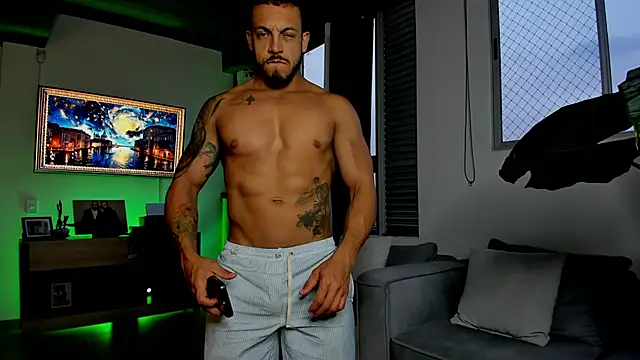 Snapshot of Maximo_Marcelo chatting on February 6, 11:15 pm Maximo Marcelo online show from February 6, 11:15 pm