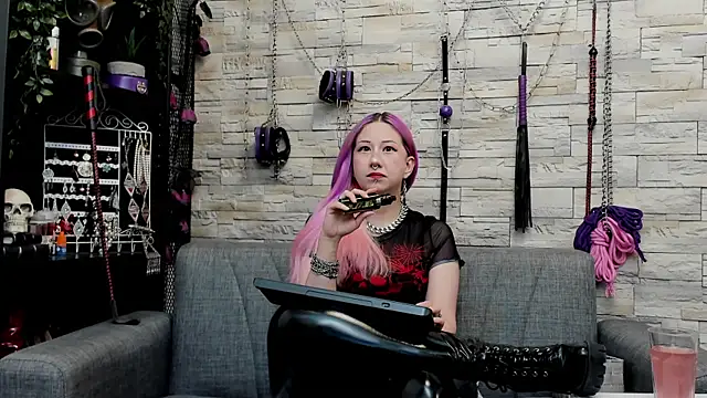 Snapshot of CruelMistress chatting on May 28, 1:03 am CruelMistress online show from May 28, 1:03 am