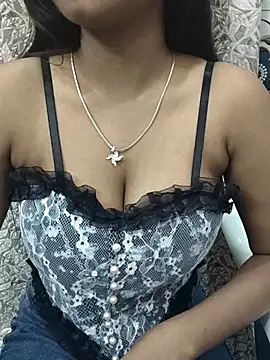 Snapshot of Ishaani_0 chatting on February 15, 6:55 pm Ishaani 0 online show from February 15, 6:55 pm