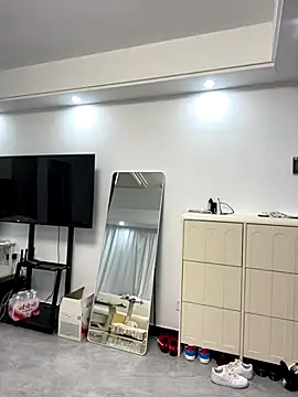 xyebobs online show from September 9, 1:54 pm