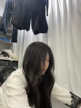 xyebobs online show from December 3, 4:27 pm