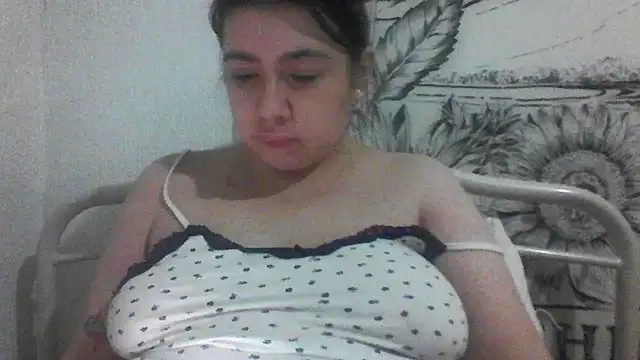 Snapshot of CamilaCherryX chatting on September 28, 10:04 pm CamilaCherryX online show from September 28, 10:04 pm