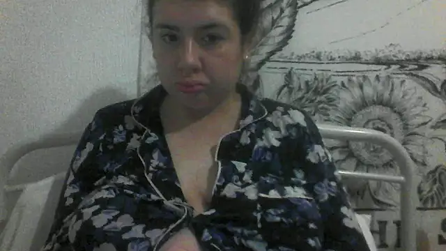 Snapshot of CamilaCherryX chatting on October 12, 6:51 pm CamilaCherryX online show from October 12, 6:51 pm