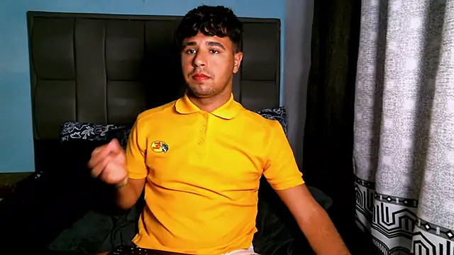 Snapshot of beautiful_james chatting on January 7, 1:06 am beautiful james online show from January 7, 1:06 am