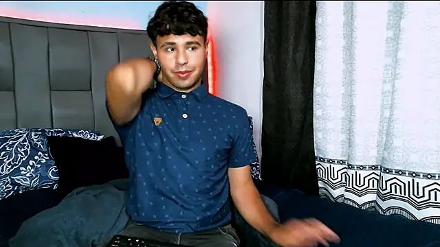 Snapshot of beautiful_james chatting on January 12, 10:01 pm beautiful james online show from January 12, 10:01 pm