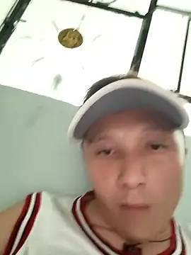 Snapshot of tripexnte chatting on April 6, 5:58 pm tripexnte online show from April 6, 5:58 pm