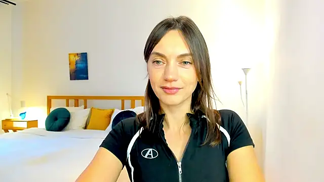 Snapshot of LovelyeeMia chatting on December 2, 7:14 am LovelyeeMia online show from December 2, 7:14 am