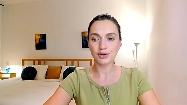 Snapshot of LovelyeeMia chatting on December 4, 5:00 pm LovelyeeMia online show from December 4, 5:00 pm