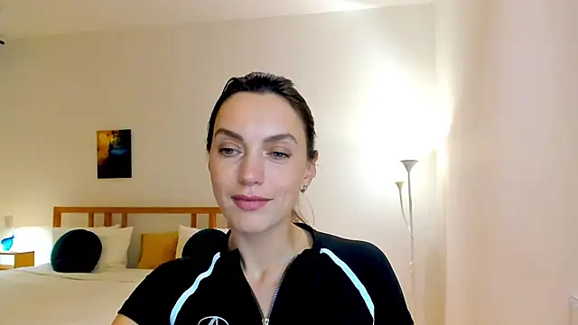 Snapshot of LovelyeeMia chatting on December 6, 3:00 pm LovelyeeMia online show from December 6, 3:00 pm