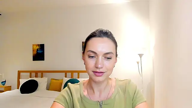 Snapshot of LovelyeeMia chatting on December 10, 6:28 pm LovelyeeMia online show from December 10, 6:28 pm