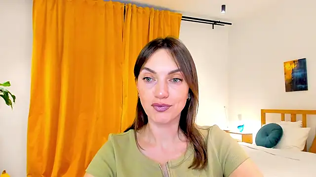 Snapshot of LovelyeeMia chatting on December 13, 12:50 pm LovelyeeMia online show from December 13, 12:50 pm