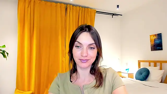 Snapshot of LovelyeeMia chatting on December 13, 7:43 pm LovelyeeMia online show from December 13, 7:43 pm