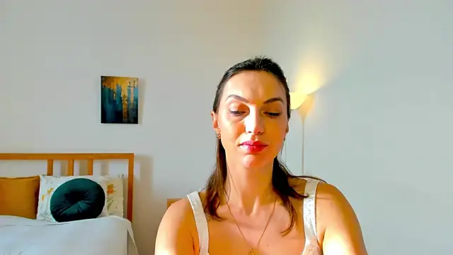 Snapshot of LovelyeeMia chatting on December 19, 7:40 am LovelyeeMia online show from December 19, 7:40 am