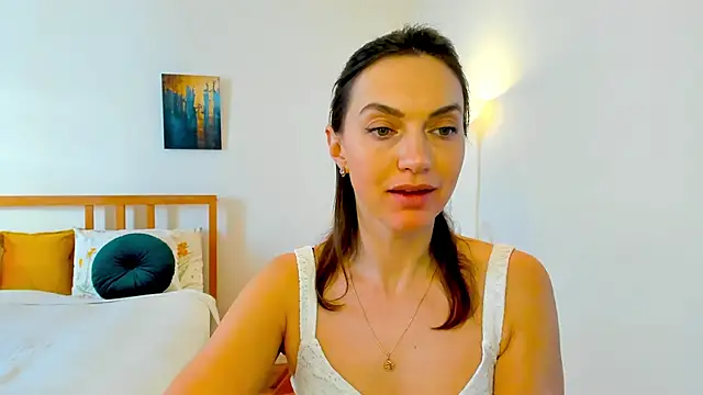 Snapshot of LovelyeeMia chatting on December 19, 10:45 am LovelyeeMia online show from December 19, 10:45 am