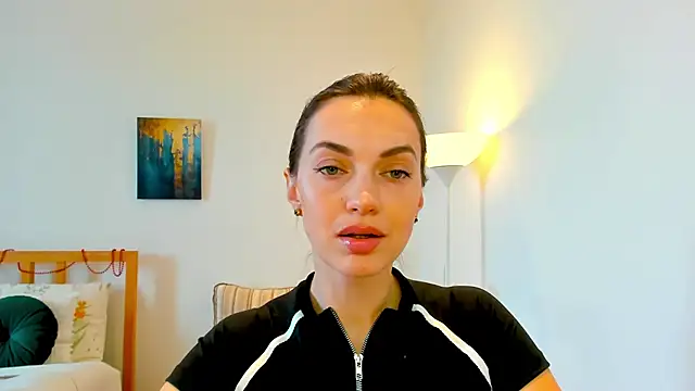 Snapshot of LovelyeeMia chatting on December 28, 8:05 am LovelyeeMia online show from December 28, 8:05 am