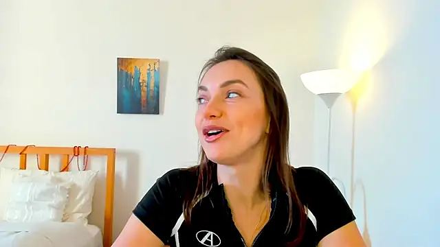 Snapshot of LovelyeeMia chatting on January 6, 11:40 am LovelyeeMia online show from January 6, 11:40 am