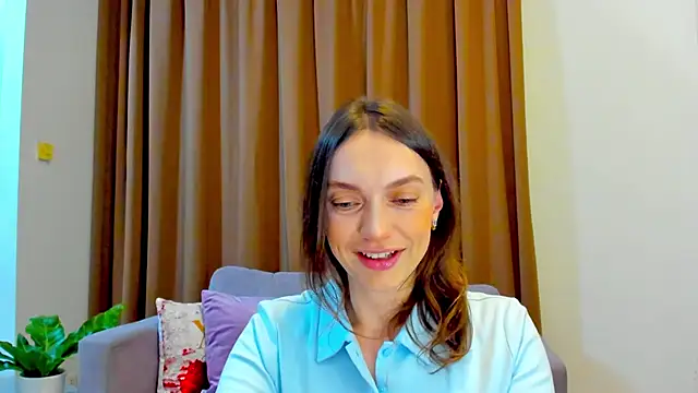 Snapshot of LovelyeeMia chatting on October 5, 12:03 pm LovelyeeMia online show from October 5, 12:03 pm