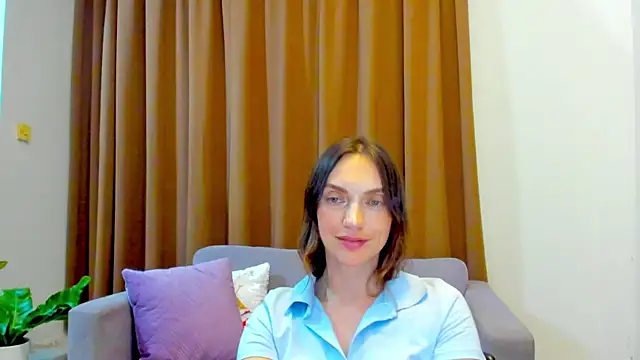 Snapshot of LovelyeeMia chatting on October 14, 11:11 am LovelyeeMia online show from October 14, 11:11 am