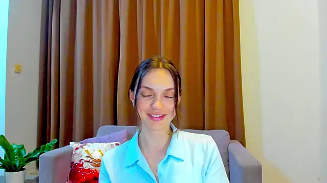 Snapshot of LovelyeeMia chatting on October 28, 11:47 am LovelyeeMia online show from October 28, 11:47 am