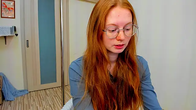 Snapshot of Fire_Luna chatting on October 7, 6:43 am Fire Luna online show from October 7, 6:43 am