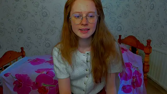 Snapshot of Fire_Luna chatting on April 29, 11:47 am Fire Luna online show from April 29, 11:47 am