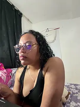 Snapshot of angela_angels_ chatting on April 18, 4:16 am angela angels online show from April 18, 4:16 am