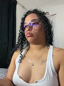 Snapshot of angela_angels_ chatting on April 19, 3:28 am angela angels online show from April 19, 3:28 am