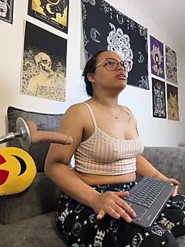 Snapshot of angela_angels_ chatting on April 27, 12:19 am angela angels online show from April 27, 12:19 am