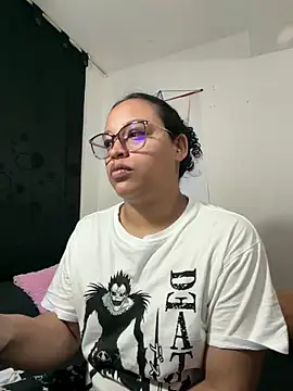 Snapshot of angela_angels_ chatting on May 11, 12:49 am angela angels online show from May 11, 12:49 am