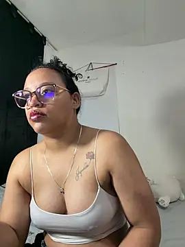 Snapshot of angela_angels_ chatting on May 14, 10:33 am angela angels online show from May 14, 10:33 am