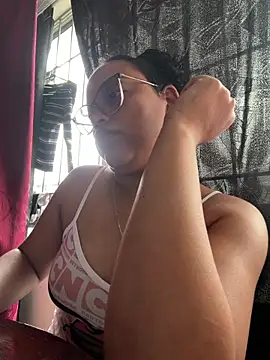 Snapshot of angela_angels_ chatting on June 7, 4:11 pm angela angels online show from June 7, 4:11 pm