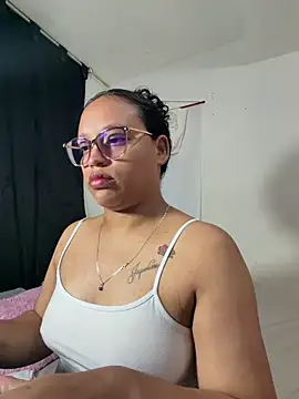 Snapshot of angela_angels_ chatting on June 10, 1:28 am angela angels online show from June 10, 1:28 am