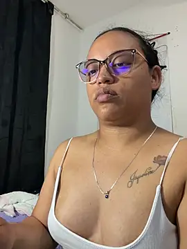 Snapshot of angela_angels_ chatting on June 13, 1:14 am angela angels online show from June 13, 1:14 am