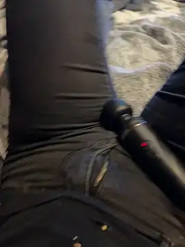 Snapshot of Ana-05 chatting on November 17, 6:24 pm Ana-05 online show from November 17, 6:24 pm