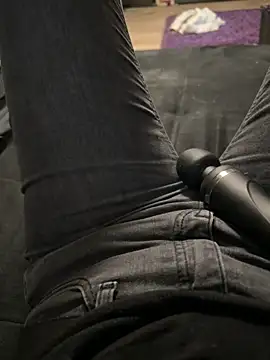 Snapshot of Ana-05 chatting on December 1, 12:10 pm Ana-05 online show from December 1, 12:10 pm