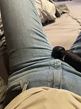 Snapshot of Ana-05 chatting on December 15, 8:13 pm Ana-05 online show from December 15, 8:13 pm