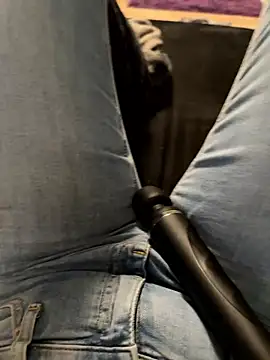 Snapshot of Ana-05 chatting on January 16, 1:37 pm Ana-05 online show from January 16, 1:37 pm